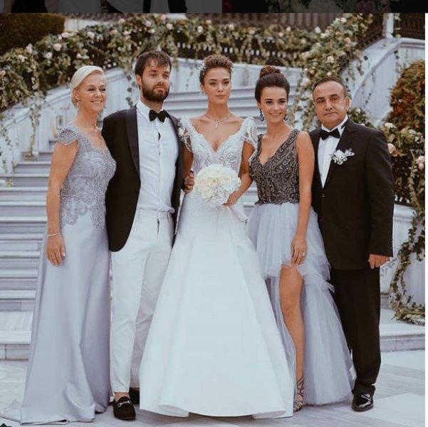 Güzel oyuncu Bensu Soral evlendi 