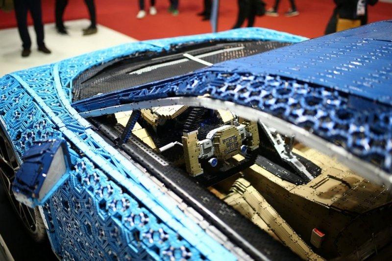 1 milyondan fazla parça kullanılarak yapılan Lego Chiron