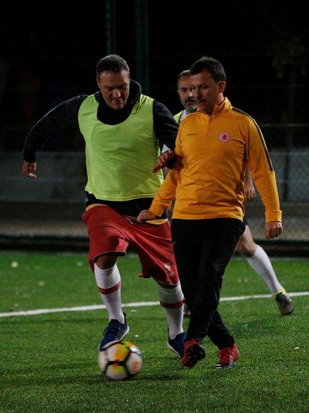 AK Partili milletvekillerinden siyasete futbol arası