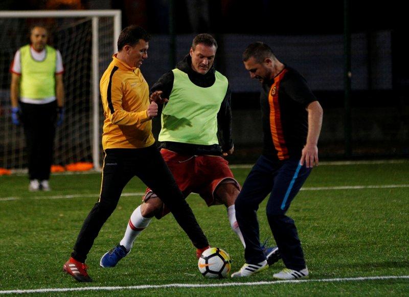 AK Partili milletvekillerinden siyasete futbol arası