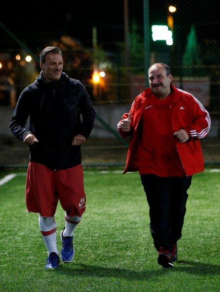 AK Partili milletvekillerinden siyasete futbol arası