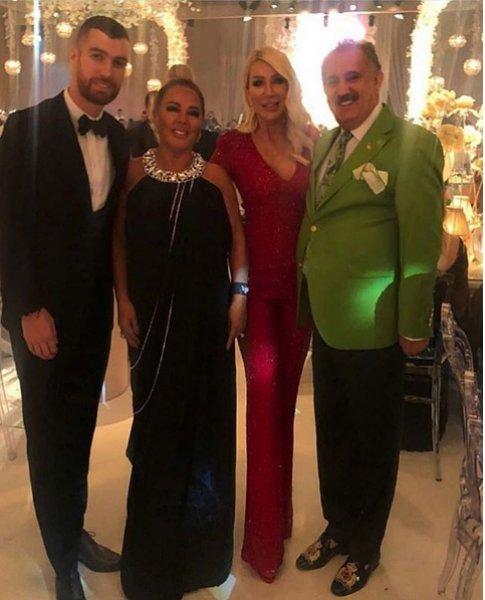 Cenk Öztanık ile Ecem Kazancı'nın düğününe ünlü akını