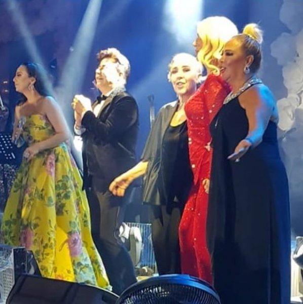 Cenk Öztanık ile Ecem Kazancı'nın düğününe ünlü akını