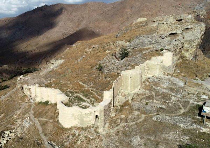 Sivas'ta 788 yıllık Türk kalesi