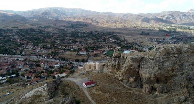 Sivas'ta 788 yıllık Türk kalesi