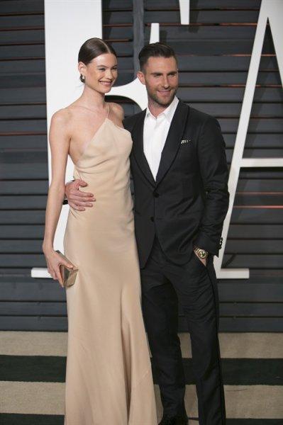 Model Behati Prinsloo podyumlara geri dönüyor  - Resim 12