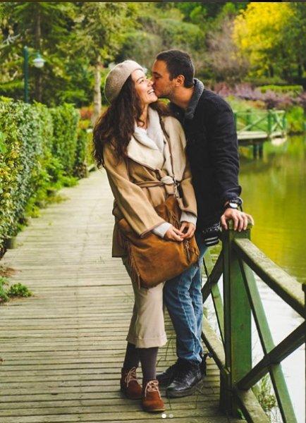 Oyuncu Pelin Akil 3 aylık  hamile 