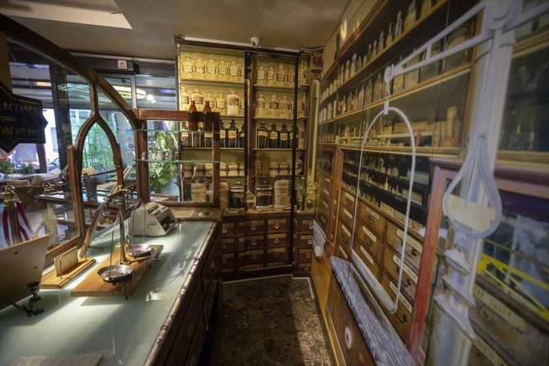 Atatürk'ün Eczanesi müze olarak açıldı