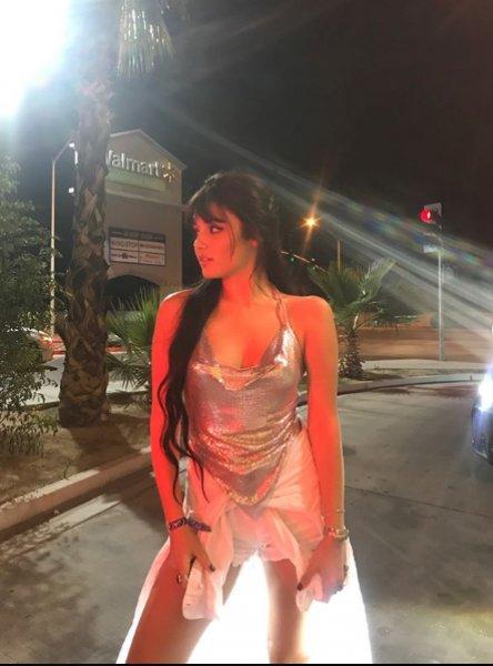 Hande Erçel'den Kardashian pozu