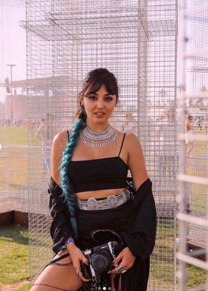 Hande Erçel'den Kardashian pozu