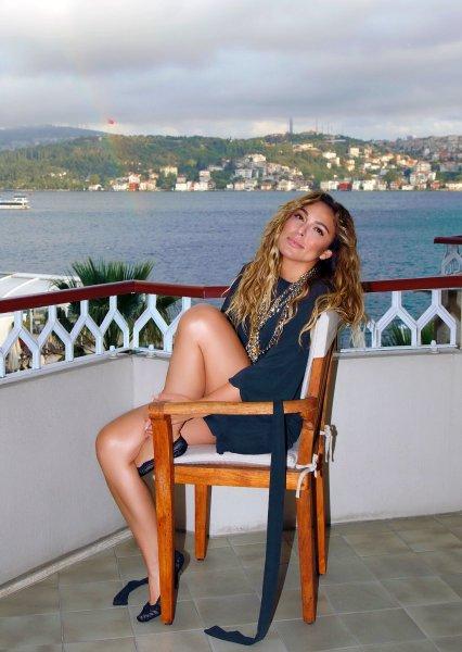 Ünlü isimlerden Sıla'ya destek 