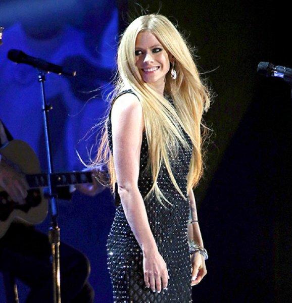 Avril Lavigne: Ölmedim yaşıyorum 