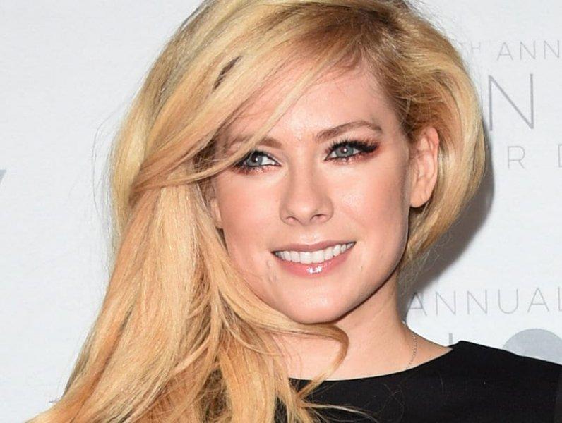 Avril Lavigne: Ölmedim yaşıyorum 