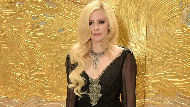 Avril Lavigne: Ölmedim yaşıyorum 