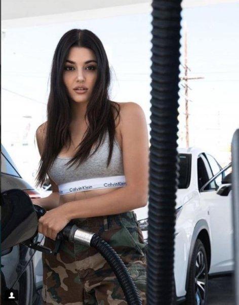 Hande Erçel eski formuna kavuştu  - Resim 14