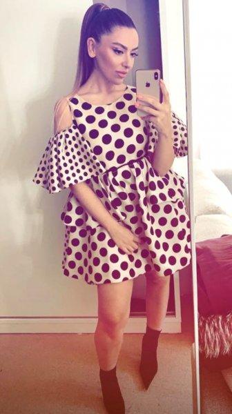 Hadise eteğini kaldırdı