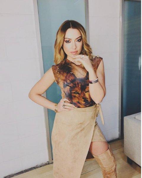 Hadise eteğini kaldırdı