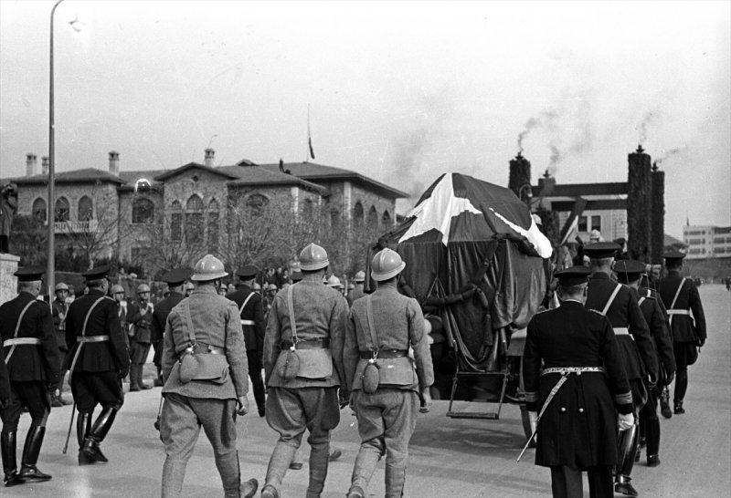 Atatürk'ün cenazesinden kareler