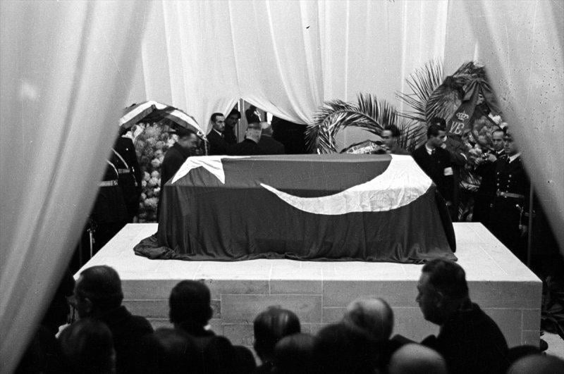 Atatürk'ün cenazesinden kareler