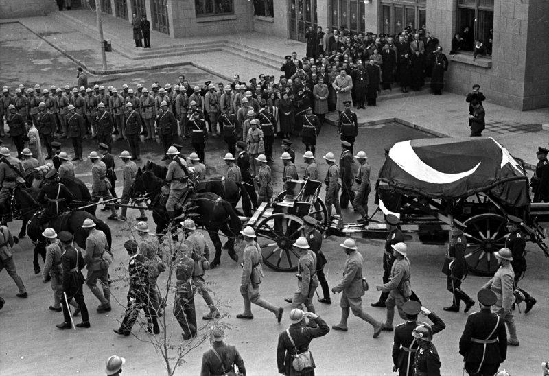 Atatürk'ün cenazesinden kareler