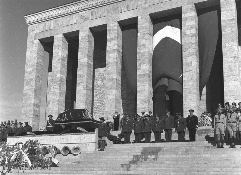Atatürk'ün cenazesinden kareler