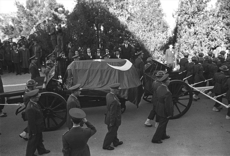 Atatürk'ün cenazesinden kareler