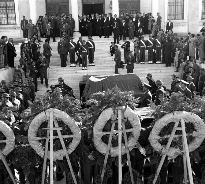 Atatürk'ün cenazesinden kareler