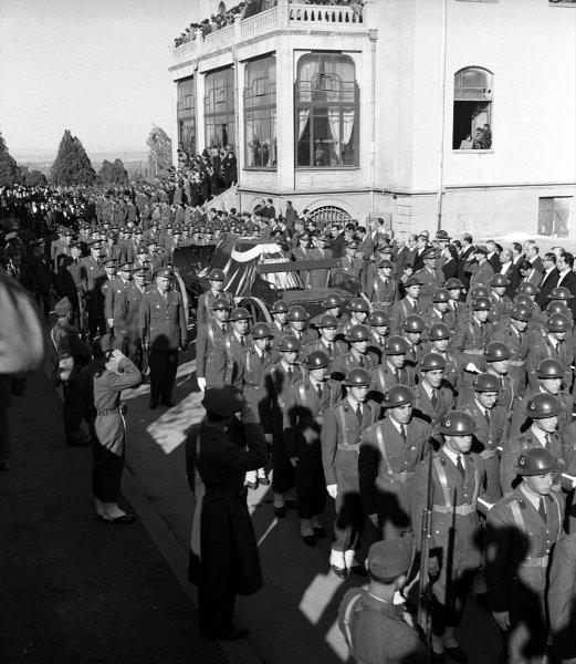 Atatürk'ün cenazesinden kareler