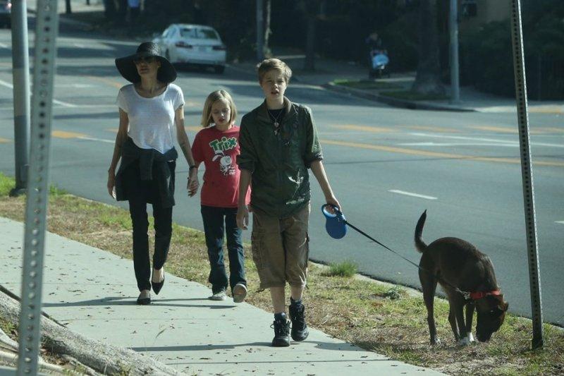 Angelina Jolie çocuklarıyla birlikte görüntülendi 