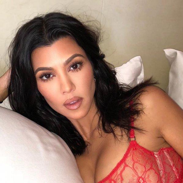 Kourtney Kardashian hamilelik söylentilerini yalanladı 