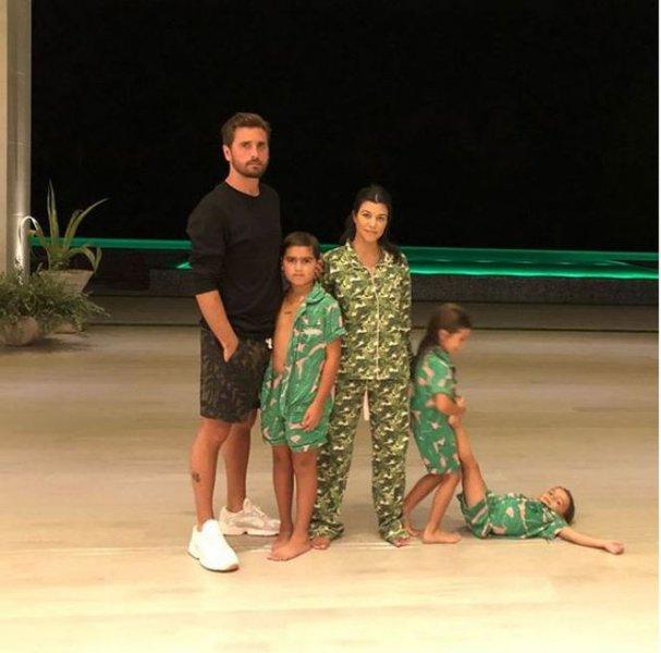 Kourtney Kardashian hamilelik söylentilerini yalanladı 