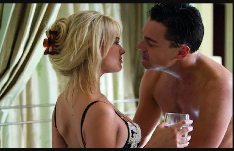 Margot Robbie: 30 adamın ortasında sevişmek utanç verici 