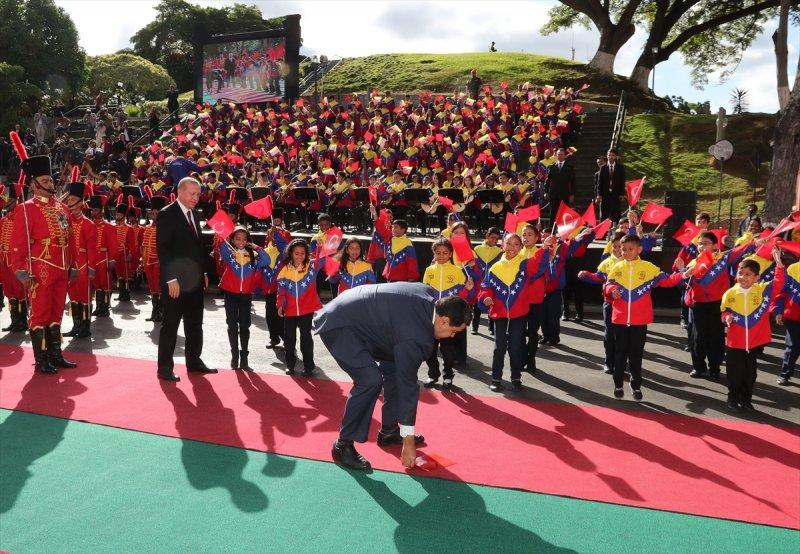 Venezuela'da Başkan Erdoğan'a korolu sürpriz