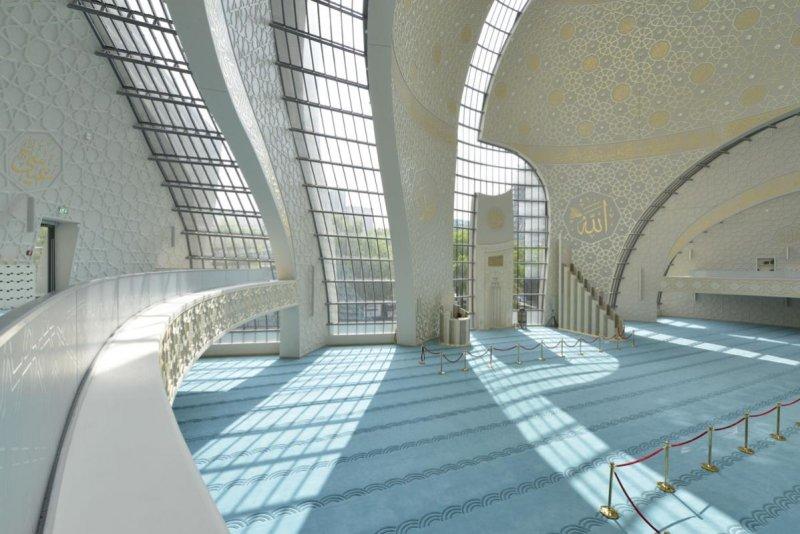 Köln Merkez Camii mimarisiyle büyülüyor