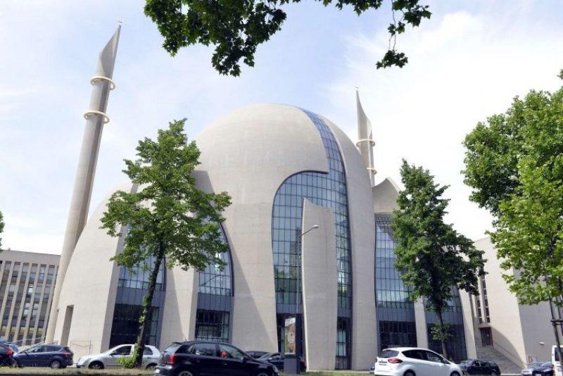 Köln Merkez Camii mimarisiyle büyülüyor