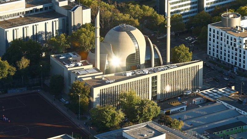 Köln Merkez Camii mimarisiyle büyülüyor