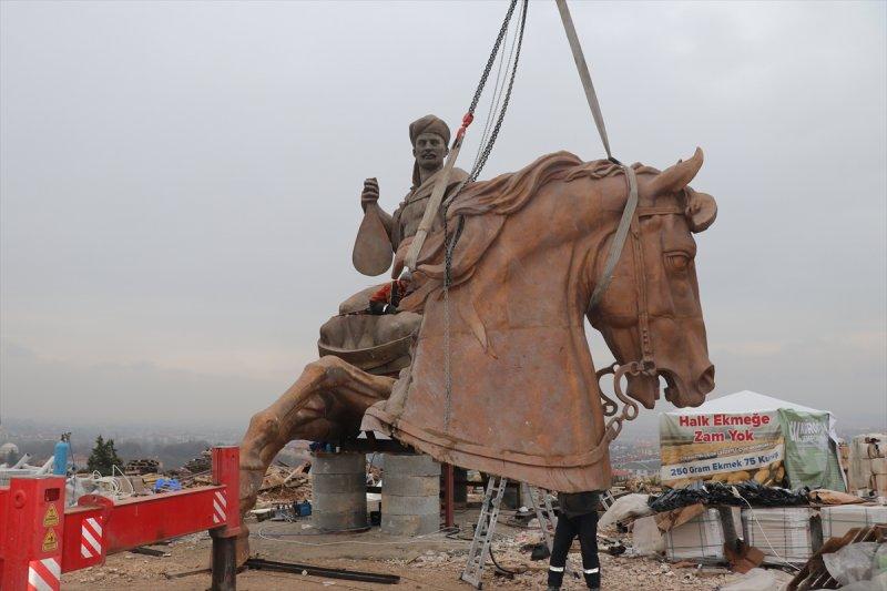 Bolu'da dev Köroğlu heykelinin montajına başlandı