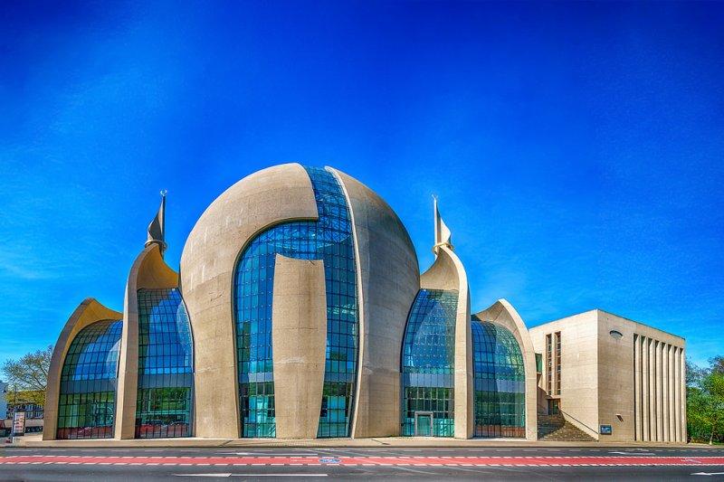 Köln Merkez Camii mimarisiyle büyülüyor