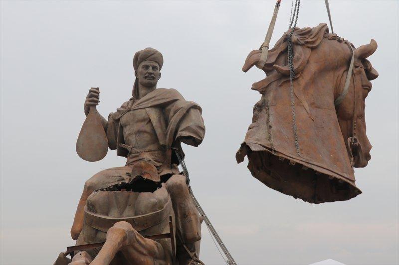 Bolu'da dev Köroğlu heykelinin montajına başlandı