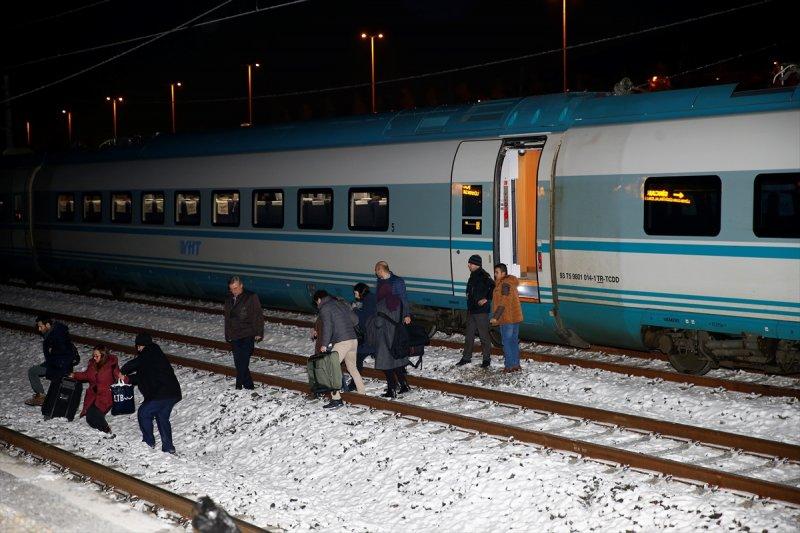 Ankara'da Yüksek Hızlı Tren kaza yaptı: 86 yaralı, 9 ölü
