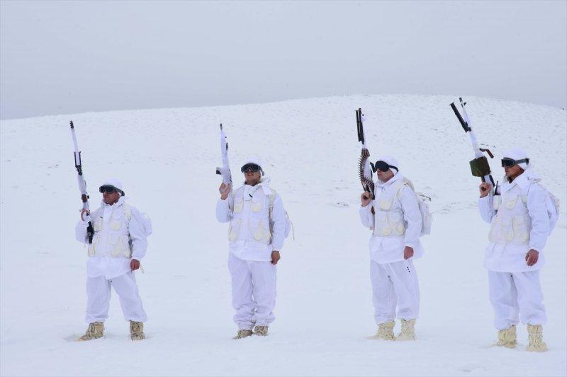 Alparslanlar ve Kılıçlar teröristlere darbe indirdi