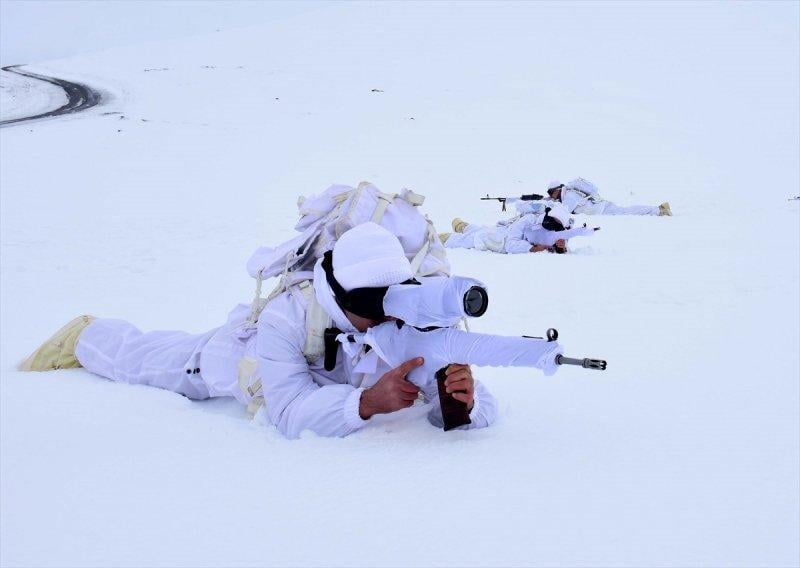 Alparslanlar ve Kılıçlar teröristlere darbe indirdi
