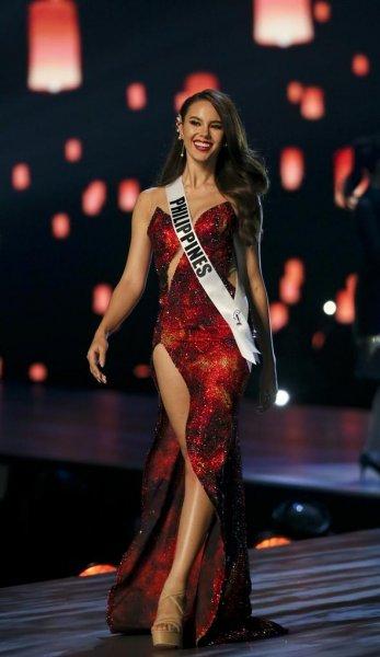 Kainat Güzeli yürüyüşü sayesinde birinci oldu