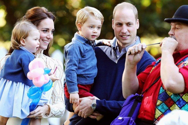 Kate Middleton  çocuklarına ucuzluk mağazasından oyuncak aldı  - Resim 14