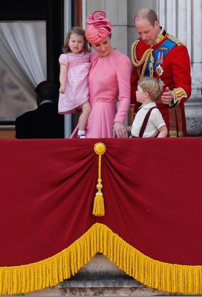 Kate Middleton  çocuklarına ucuzluk mağazasından oyuncak aldı  - Resim 3