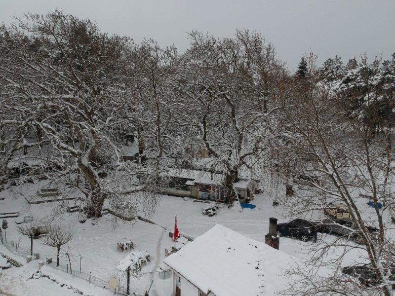 Kar Kaz Dağları'nda masalsı manzaralar oluşturuyor