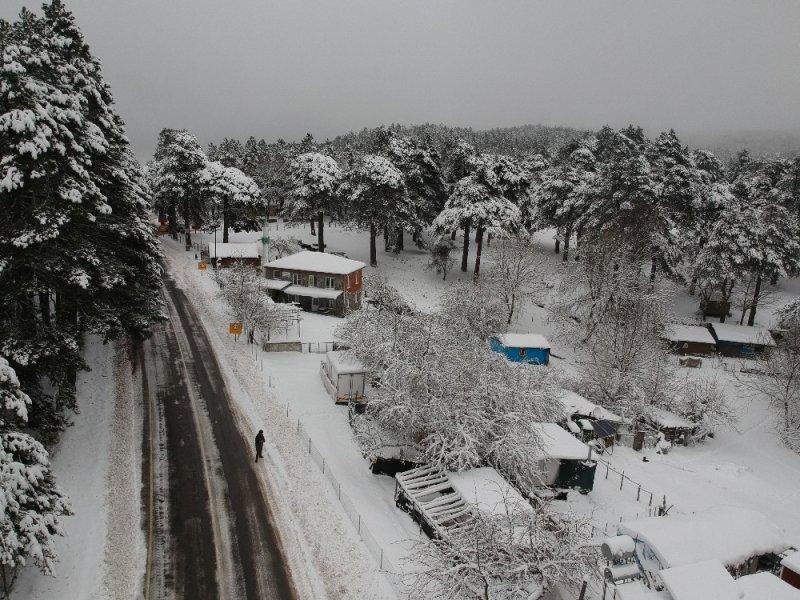 Kar Kaz Dağları'nda masalsı manzaralar oluşturuyor
