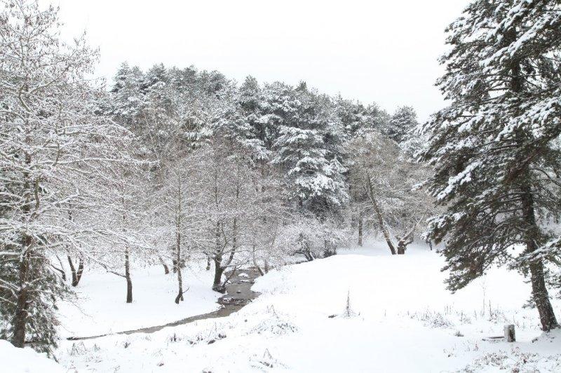 Kar Kaz Dağları'nda masalsı manzaralar oluşturuyor