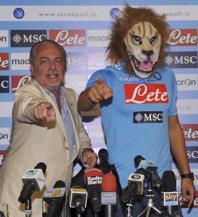 Futbol tarihinin ilginç imza törenleri