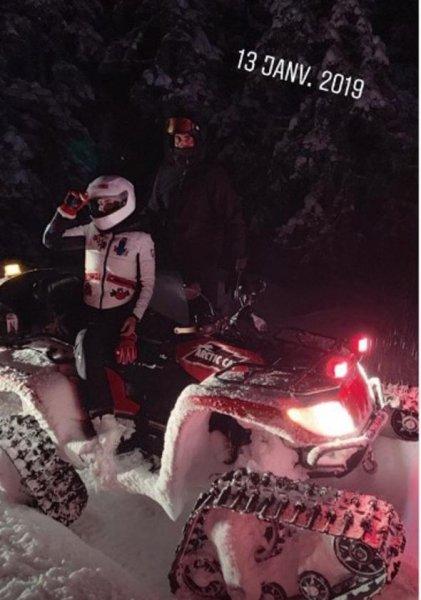 Volkan Demirel ve ailesi kış tatilinde